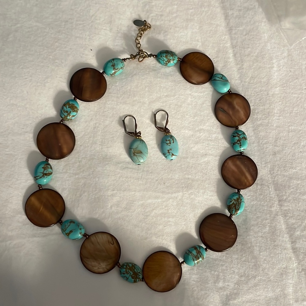 Beautiful turquoise & wood necklace
